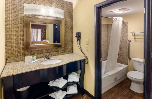 Covington Hotel | Quality Inn Covington Downtown
