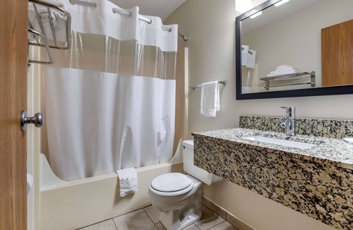 Creston Hotel | Quality Inn Creston