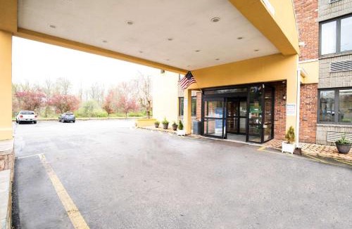 Cromwell Hotel | Quality Inn Cromwell - Middletown