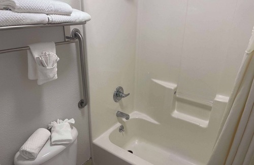 Dalton Hotel | Quality Inn Dalton Central