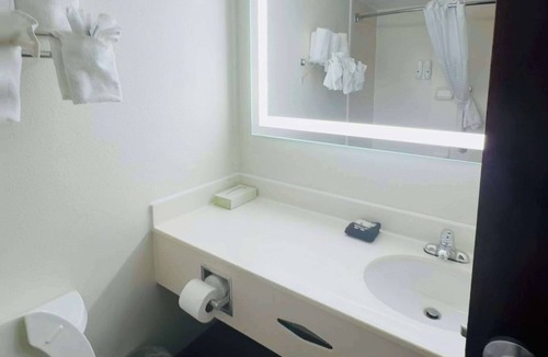 Danville Hotel | Quality Inn Danville - University Area