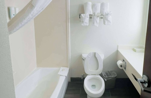 Danville Hotel | Quality Inn Danville - University Area