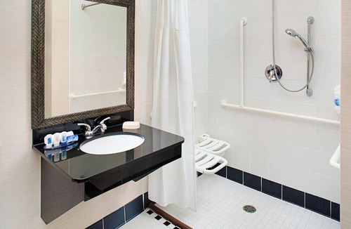 Gaylord Hotel | Quality Inn Dbl Queen Room + Pool, Gym & Breakfast