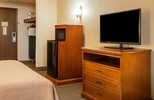 Gaylord Hotel | Quality Inn Dbl Queen Room + Pool, Gym & Breakfast