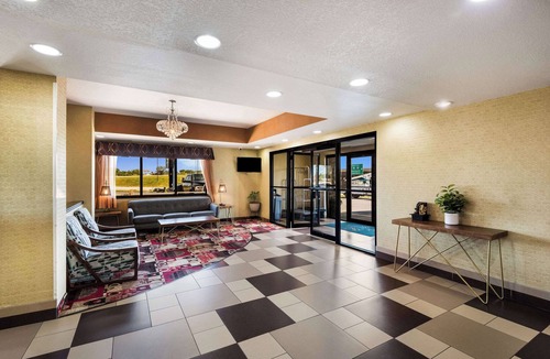 Berwick Hotel | Quality Inn Des Moines North