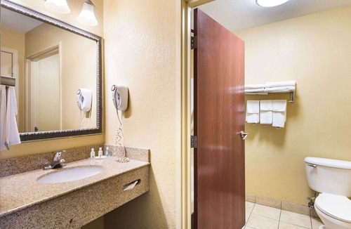 Berwick Hotel | Quality Inn Des Moines North