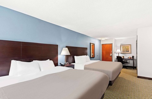 Dry Ridge Hotel | Quality Inn Dry Ridge