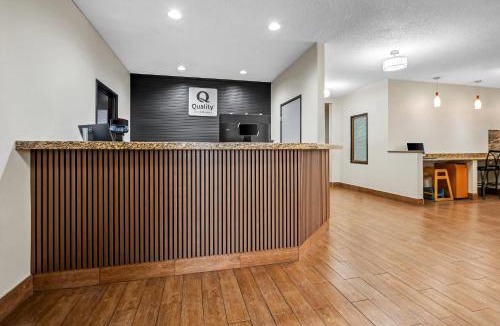 Dubuque Hotel | Quality Inn Dubuque on Hwy 20