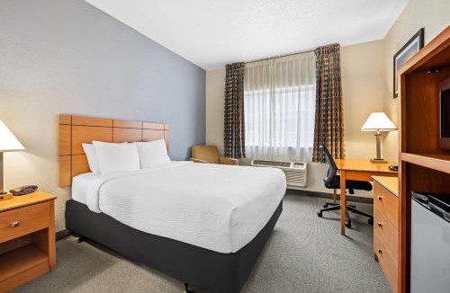 Dubuque Hotel | Quality Inn Dubuque on Hwy 20