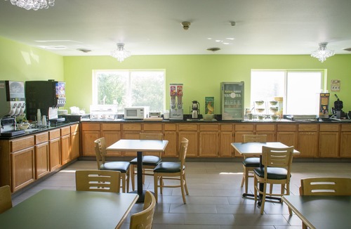Newville Hotel | Quality Inn Edgerton