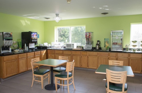 Newville Hotel | Quality Inn Edgerton