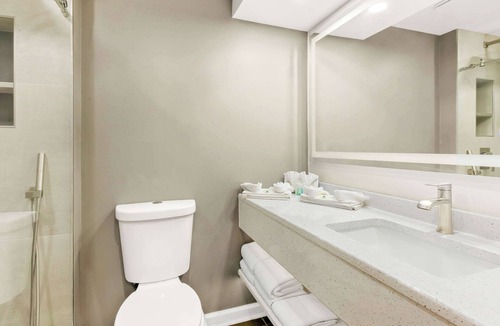 Edison Hotel | Quality Inn Edison-New Brunswick