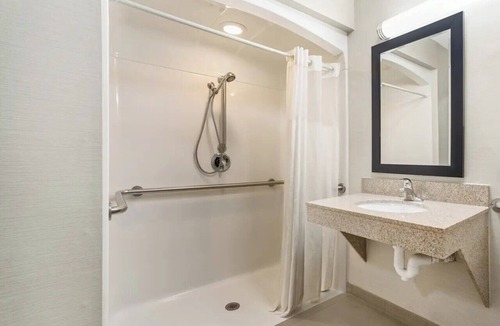 Effingham Hotel | Quality Inn Effingham North