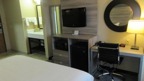 Fairfield Hotel | Quality Inn Fairfield