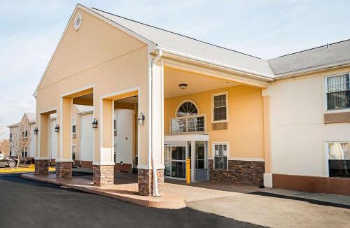 Kingmont Hotel | Quality Inn Fairmont