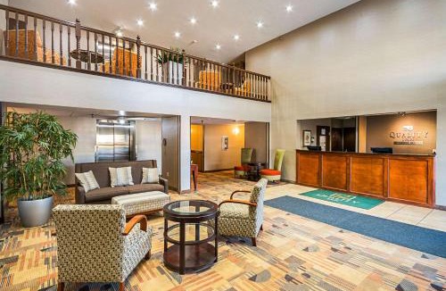 Kingmont Hotel | Quality Inn Fairmont