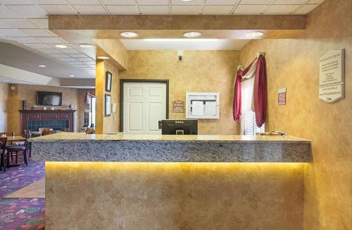 Fairmont Hotel | Quality Inn Fairmont