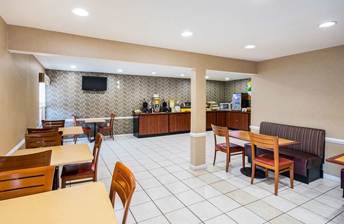 Kingmont Hotel | Quality Inn Fairmont