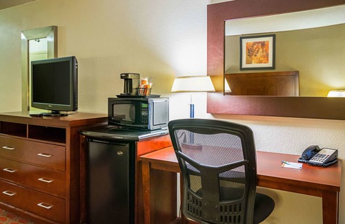 Kingmont Hotel | Quality Inn Fairmont
