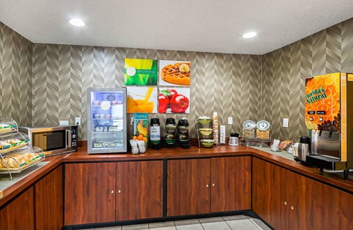 Kingmont Hotel | Quality Inn Fairmont