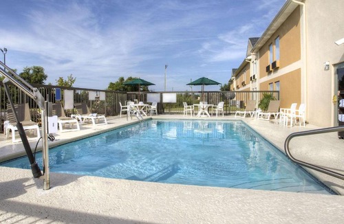 Fitzgerald Hotel | Quality Inn Fitzgerald