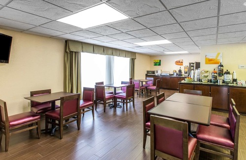 Fitzgerald Hotel | Quality Inn Fitzgerald