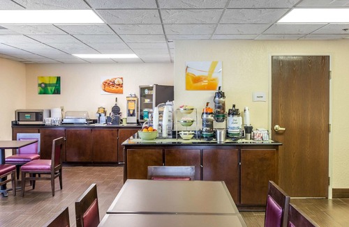 Fitzgerald Hotel | Quality Inn Fitzgerald