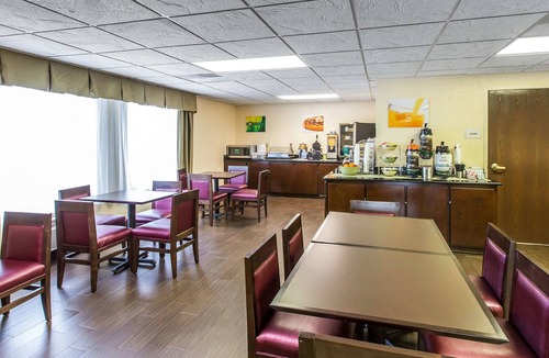 Fitzgerald Hotel | Quality Inn Fitzgerald