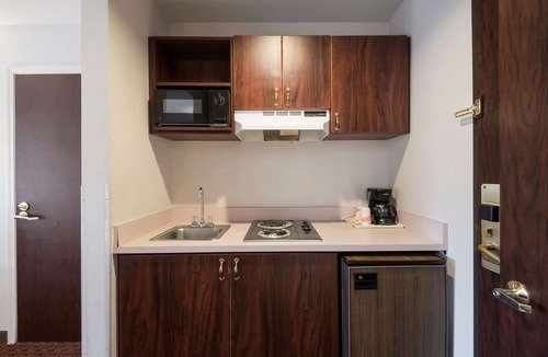 Guide Meridian Hotel | Quality Inn Grand Suites Bellingham