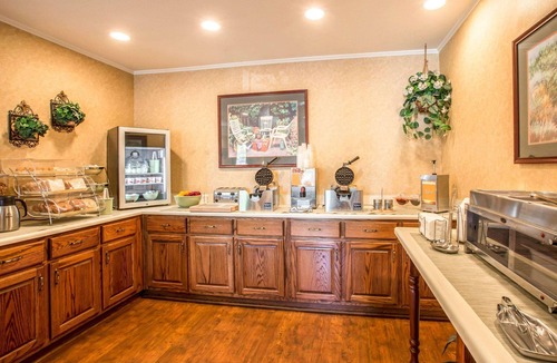 Greeneville Hotel | Quality Inn Greeneville - Tusculum