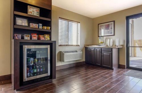 Hays Hotel | Quality Inn Hays I-70