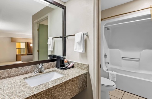 Hillsville Hotel | Quality Inn Hillsville