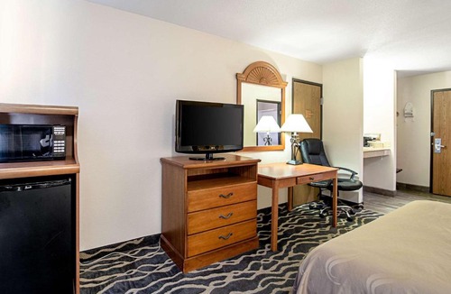 Huron Hotel | Quality Inn Huron