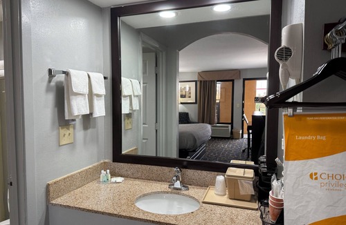 Indianola Hotel | Quality Inn Indianola
