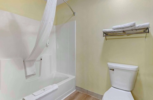 Indianola Hotel | Quality Inn Indianola