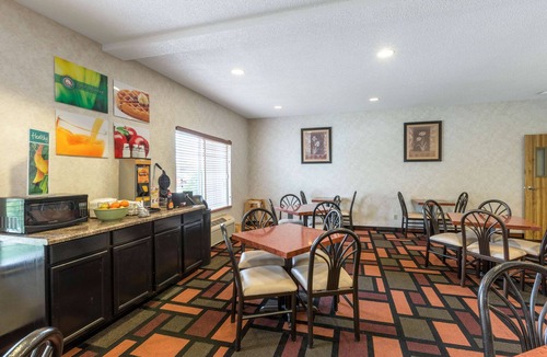 Kearney Hotel | Quality Inn Kearney South