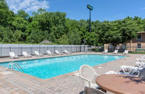Ledgewood Hotel | Quality Inn Ledgewood - Dover