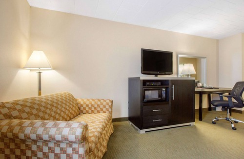 Ledgewood Hotel | Quality Inn Ledgewood - Dover