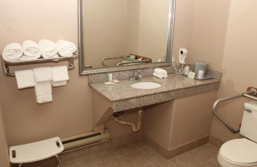 Lockport Hotel | Quality Inn Lockport