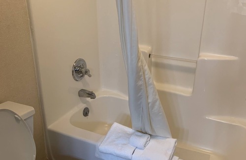Macomb Hotel | Quality Inn Macomb near University Area