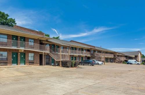 Magnolia Hotel | Quality Inn Magnolia