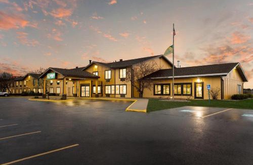Marquette Hotel | Quality Inn Marquette