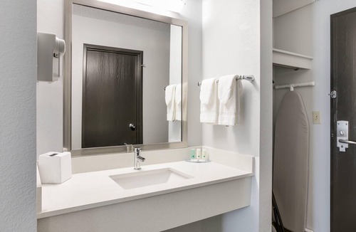 Marquette Hotel | Quality Inn Marquette