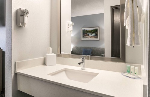 Marquette Hotel | Quality Inn Marquette