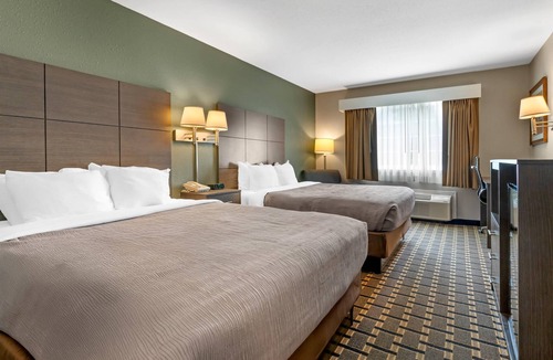 Mauston Hotel | Quality Inn Mauston I-90