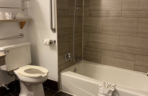 Mauston Hotel | Quality Inn Mauston I-90