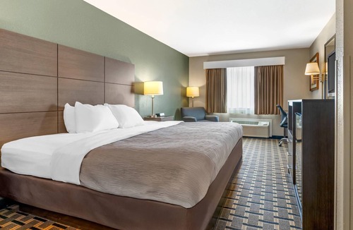 Mauston Hotel | Quality Inn Mauston I-90