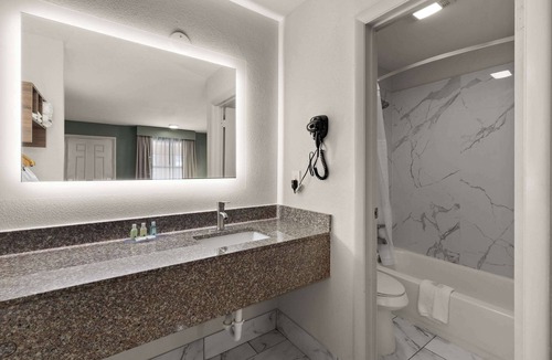 Monroe Hotel | Quality Inn Monroe