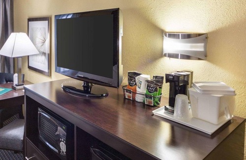 Holiday City Hotel | Quality Inn Montpelier