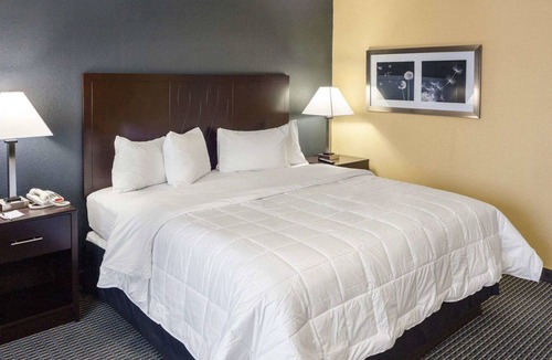Holiday City Hotel | Quality Inn Montpelier